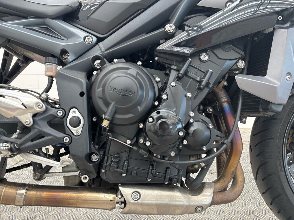 Triumph STREET TRIPLE 2015 