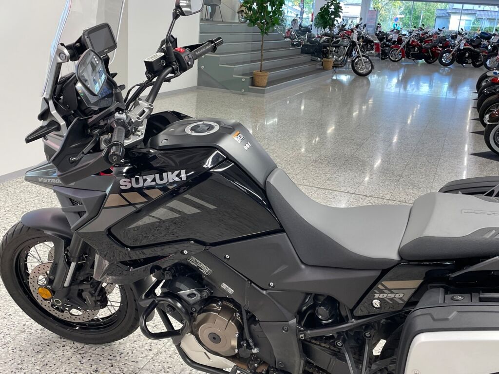 Suzuki DL 2020 