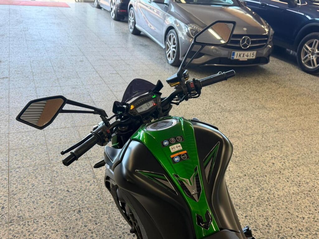 Kawasaki Z 2021 Musta