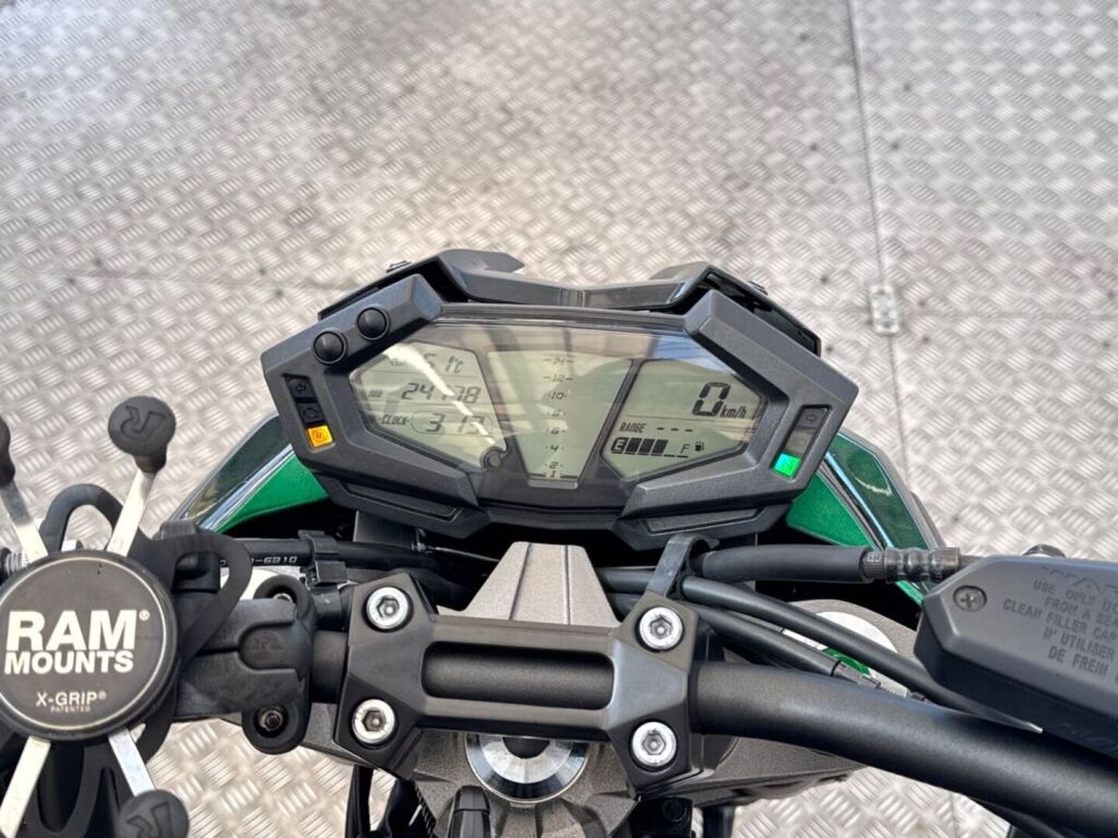 Kawasaki Z 2017 Musta