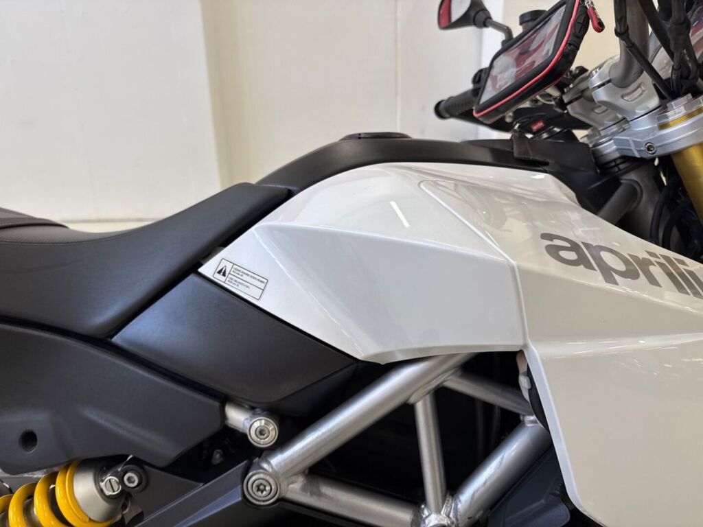 Aprilia DORSODURO 2011 
