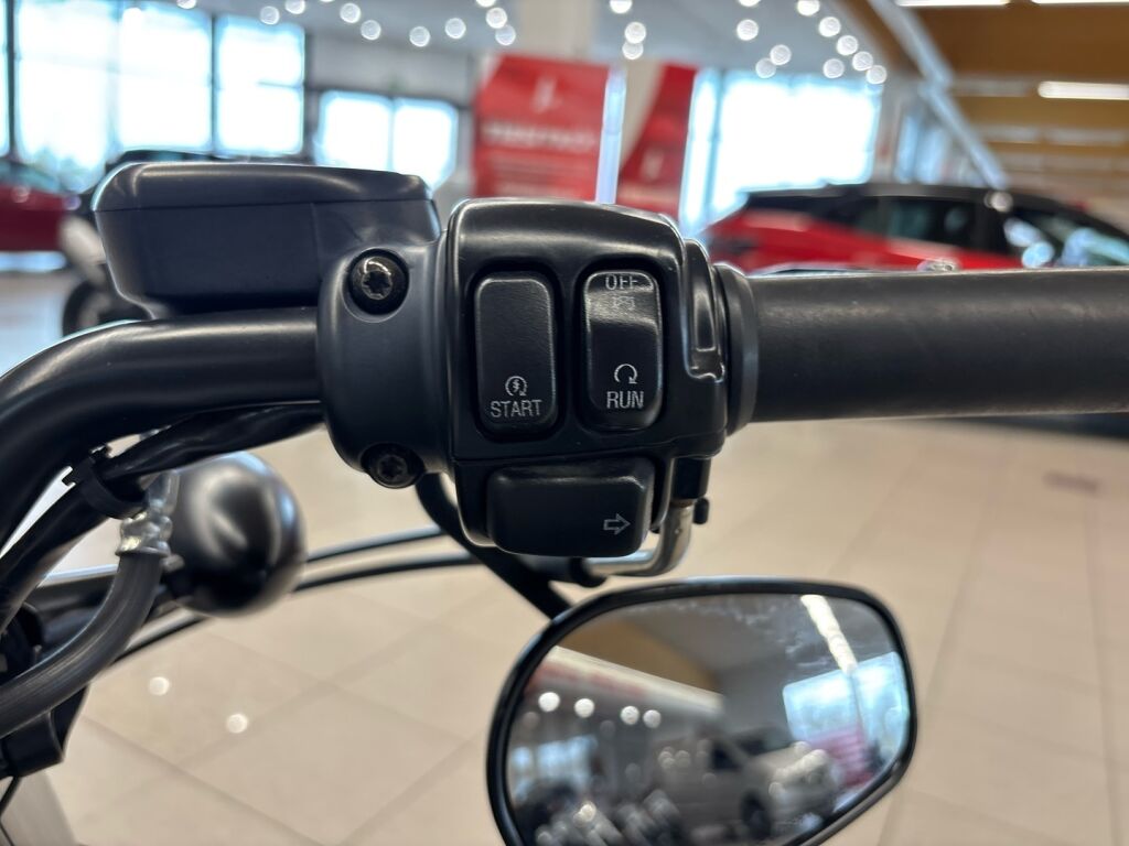 Harley-davidson SPORTSTER 2011 Musta