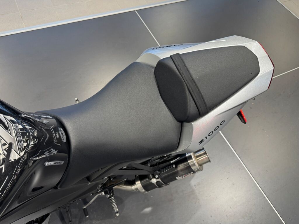 Kawasaki Z 2010 Musta