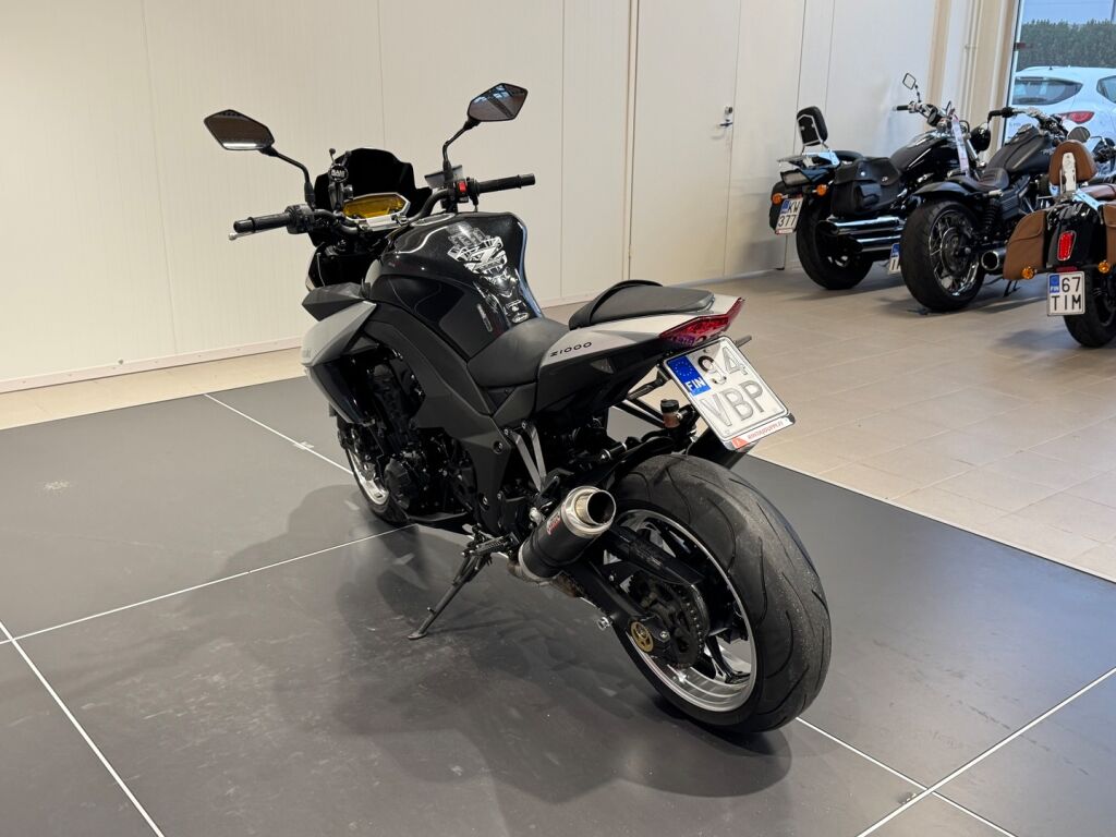 Kawasaki Z 2010 Musta