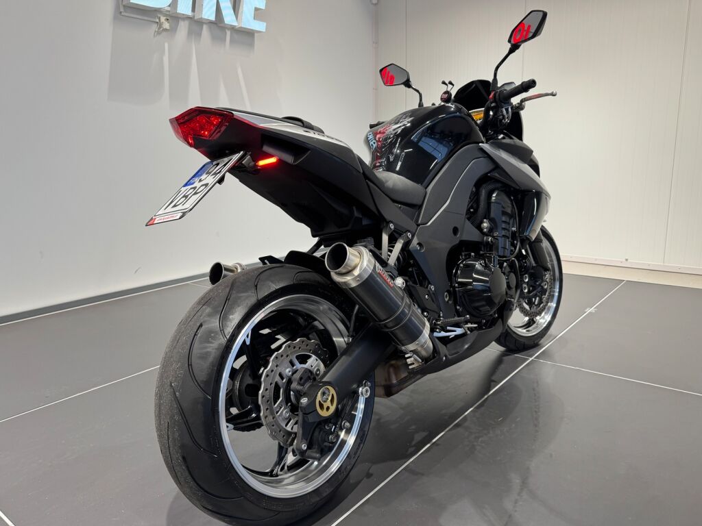 Kawasaki Z 2010 Musta