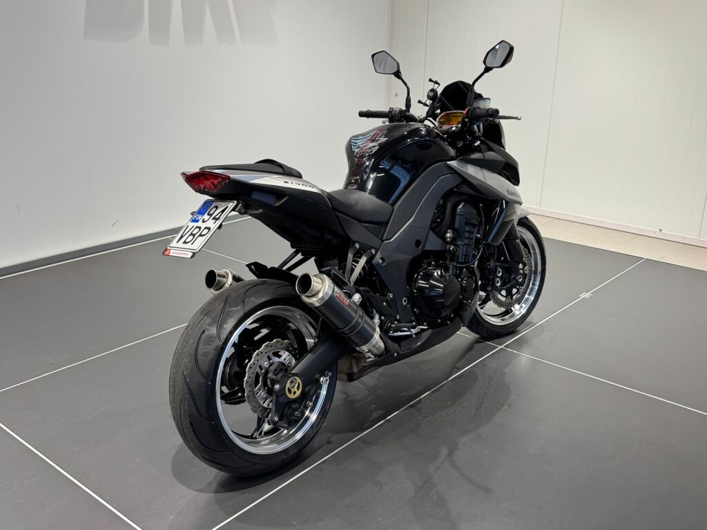 Kawasaki Z 2010 Musta