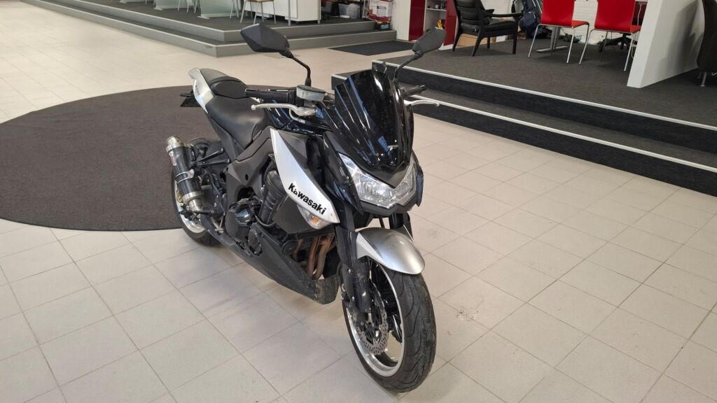 Kawasaki Z 2010 Musta