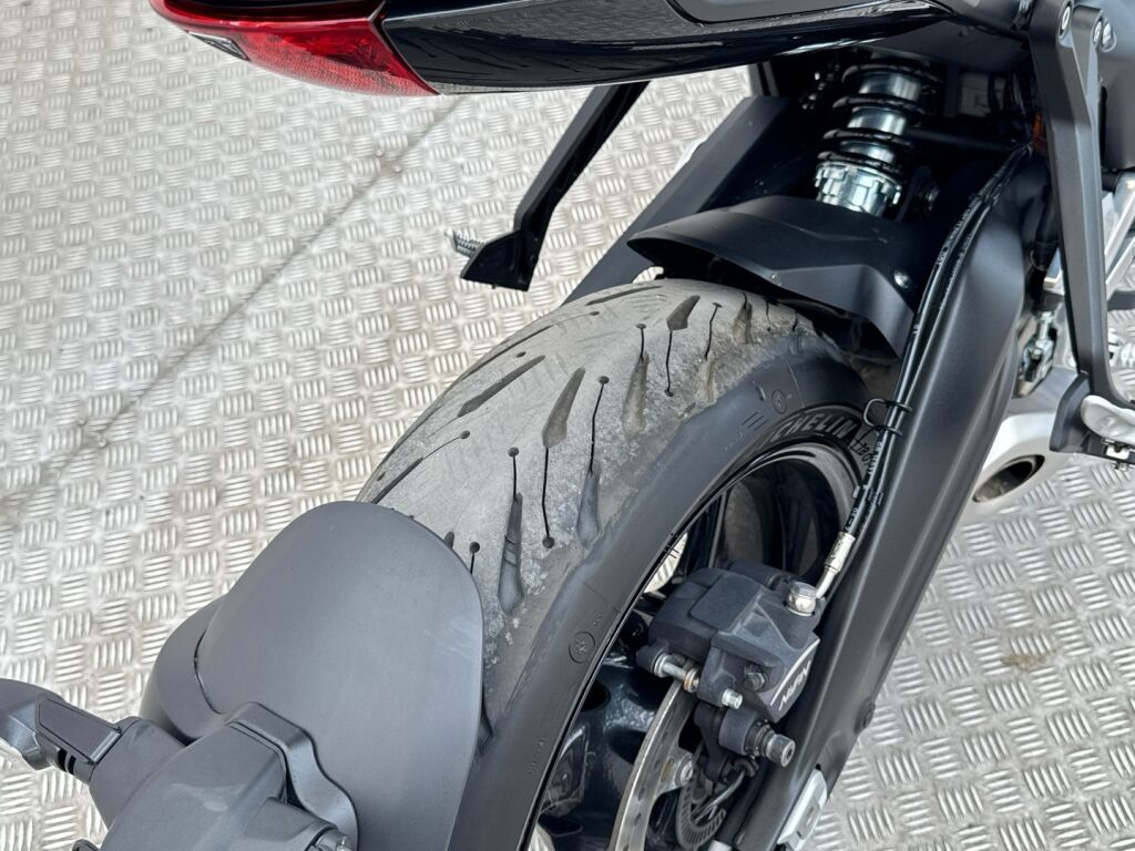 Triumph TRIDENT 2021 