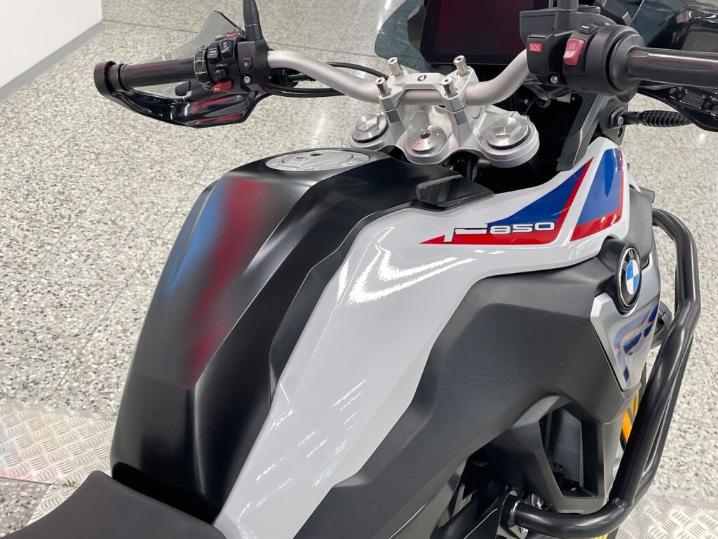 BMW F 2020 Valkoinen