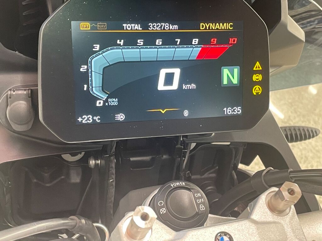 BMW F 2020 Valkoinen