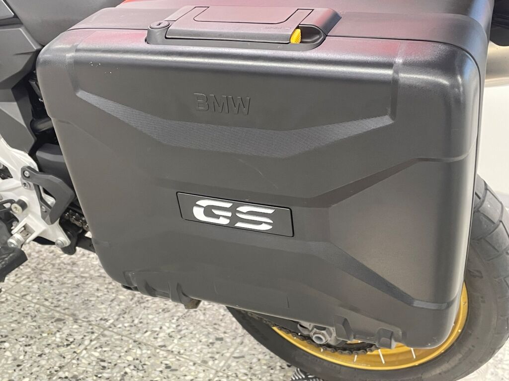 BMW F 2020 Valkoinen