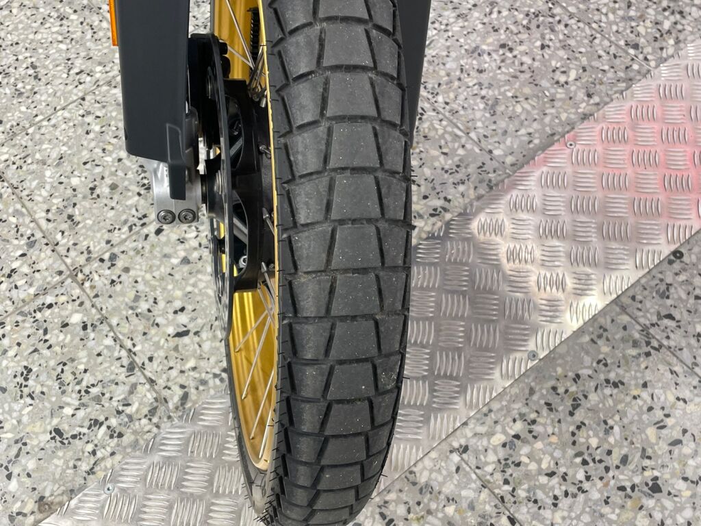 BMW F 2020 Valkoinen