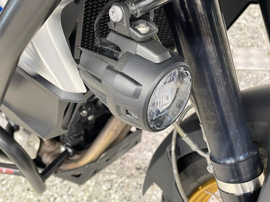 BMW F 2020 Valkoinen