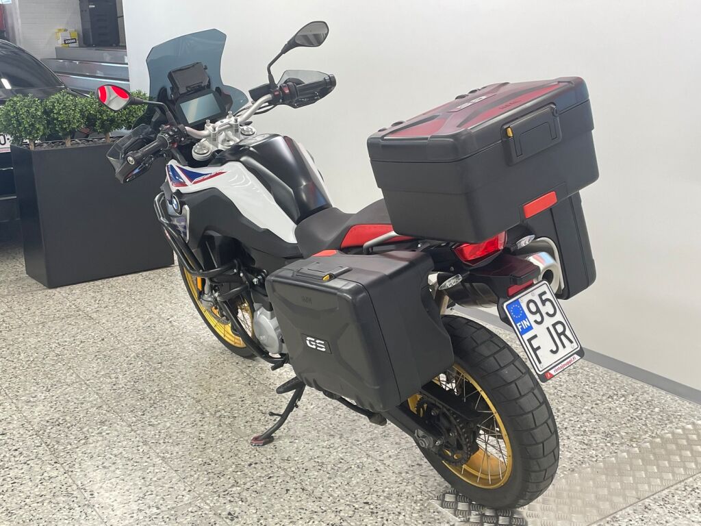 BMW F 2020 Valkoinen