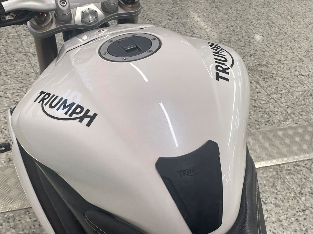 Triumph SPEED TRIPLE 2015 Valkoinen