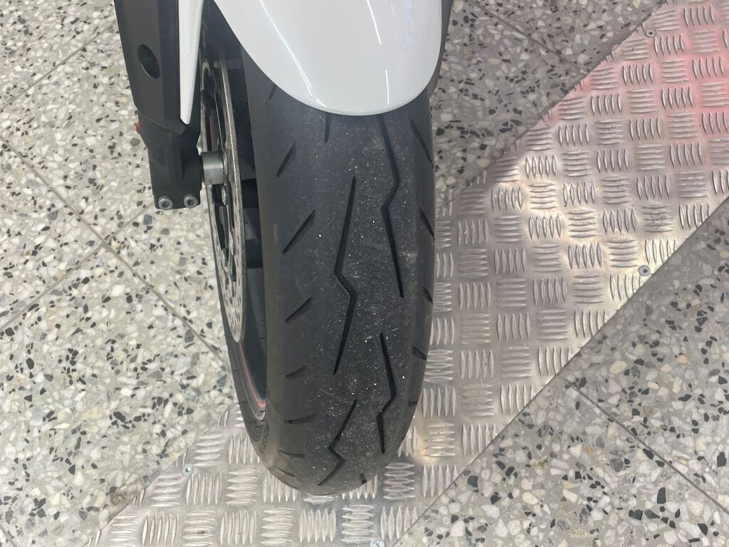 Triumph SPEED TRIPLE 2015 Valkoinen