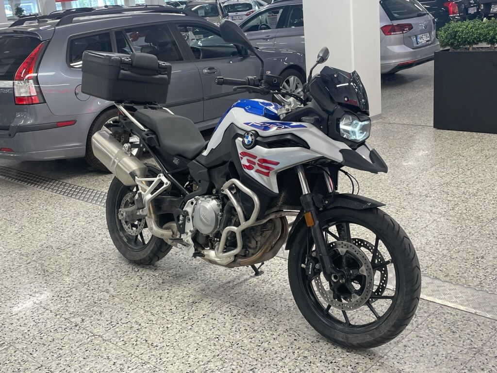 BMW F 2023 moniväri