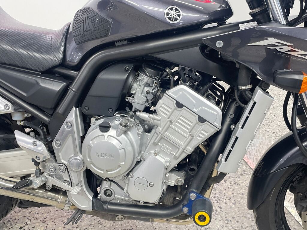 Yamaha FZS 2005 