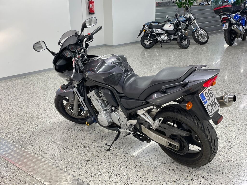 Yamaha FZS 2005 