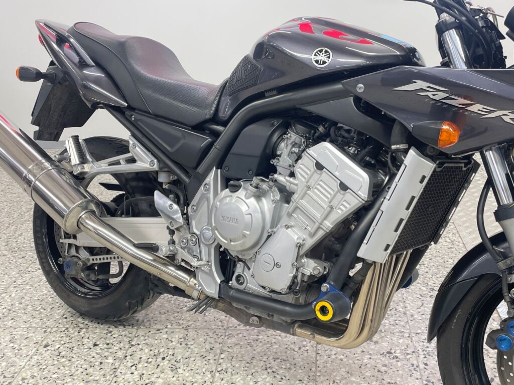 Yamaha FZS 2005 