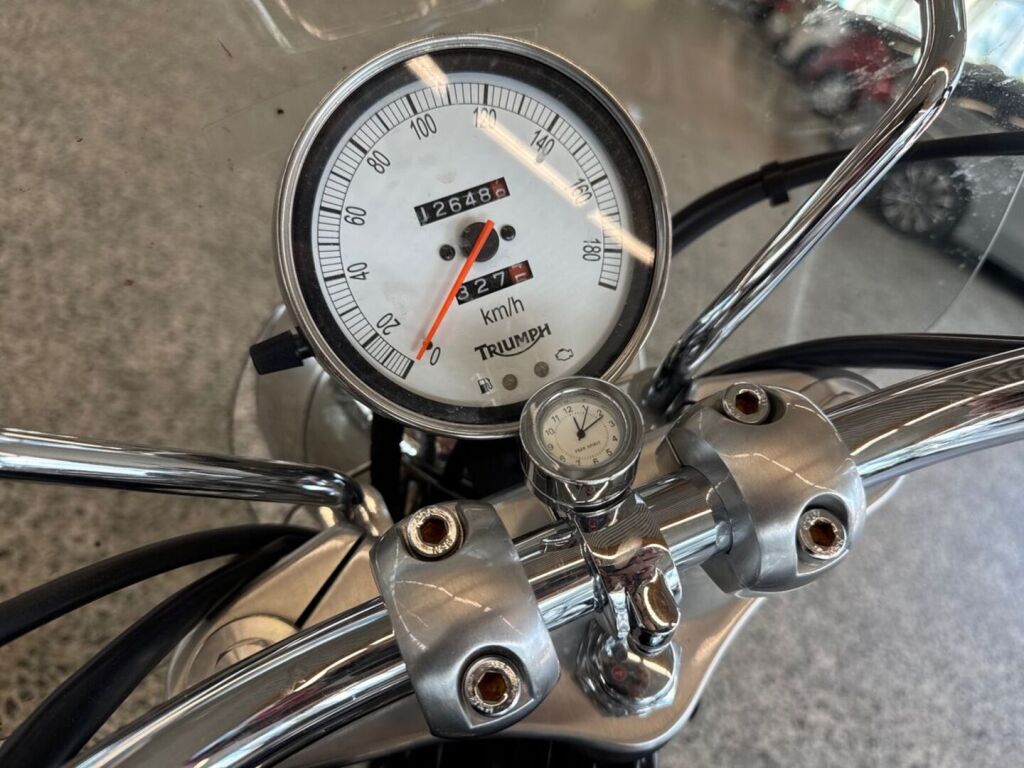 Triumph AMERICA 2010 Musta