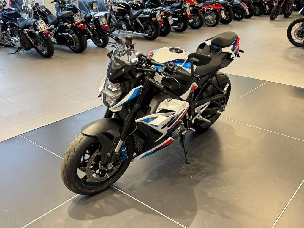 BMW M 2023 Valkoinen