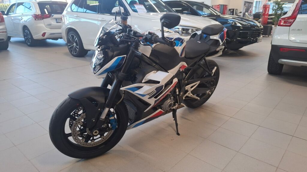 BMW M 2023 Valkoinen