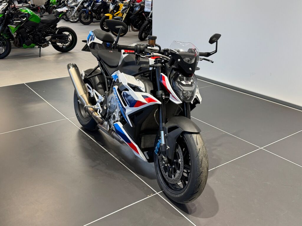 BMW M 2023 Valkoinen