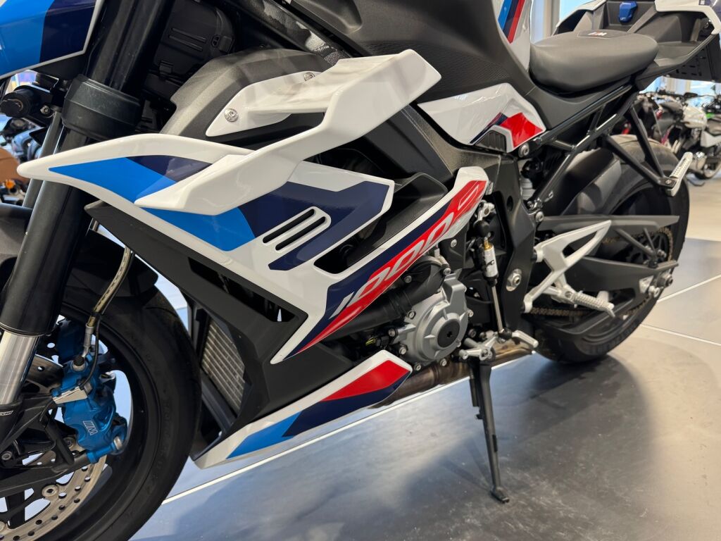 BMW M 2023 Valkoinen