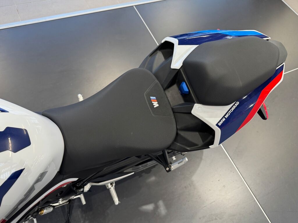 BMW M 2023 Valkoinen