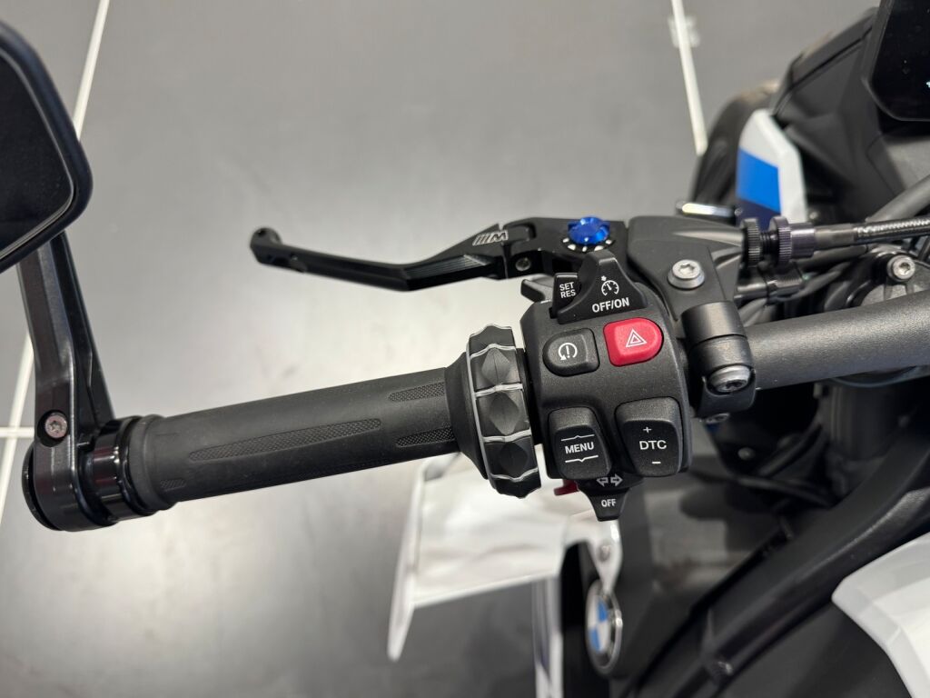 BMW M 2023 Valkoinen