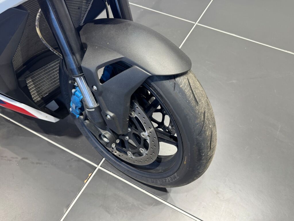 BMW M 2023 Valkoinen