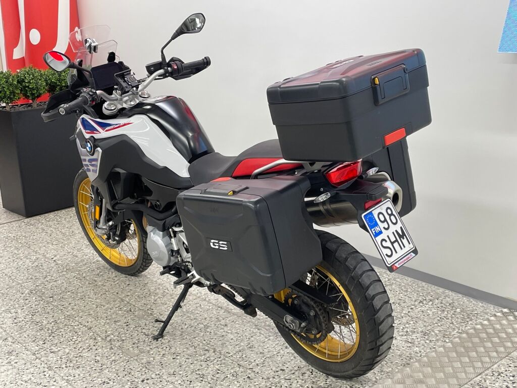 BMW F 2020 Valkoinen