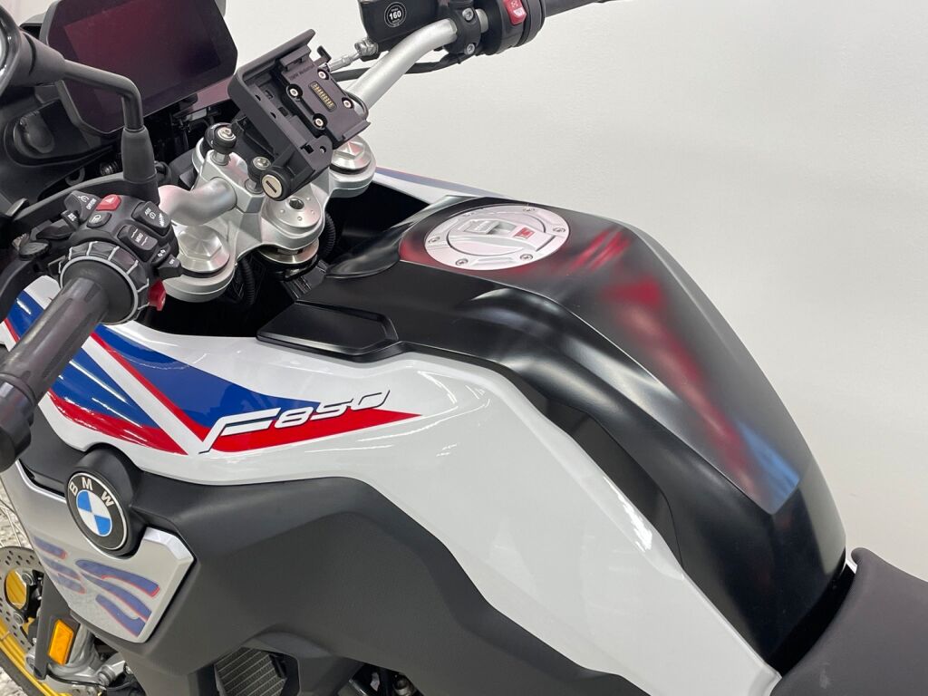 BMW F 2020 Valkoinen