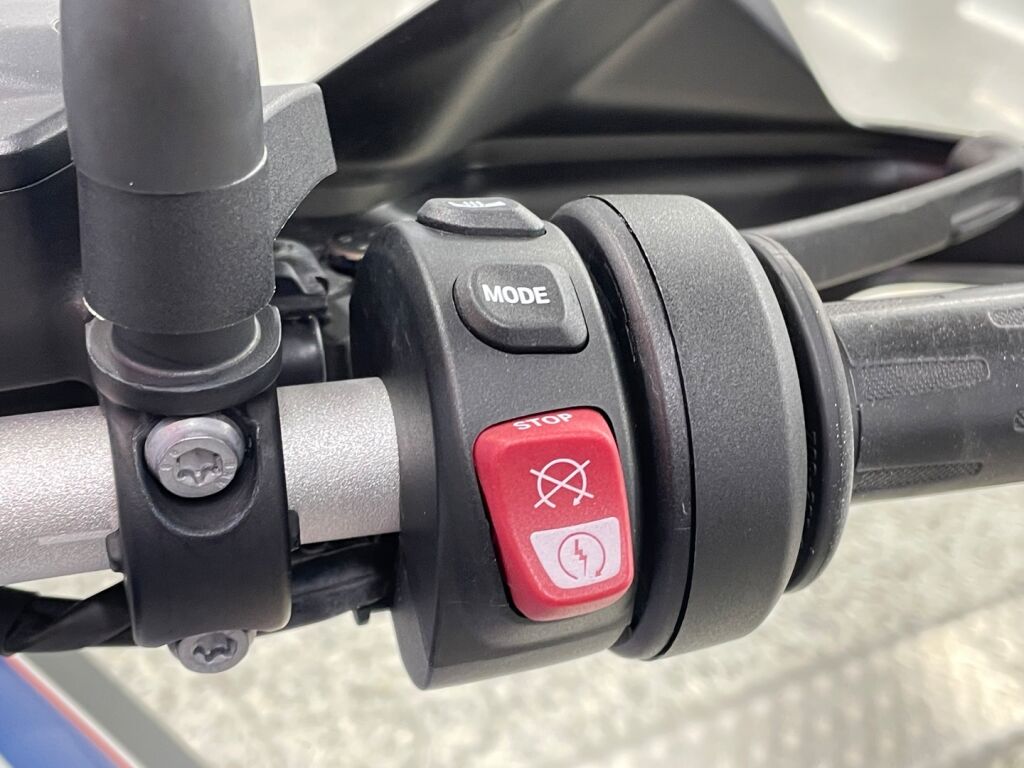 BMW F 2020 Valkoinen