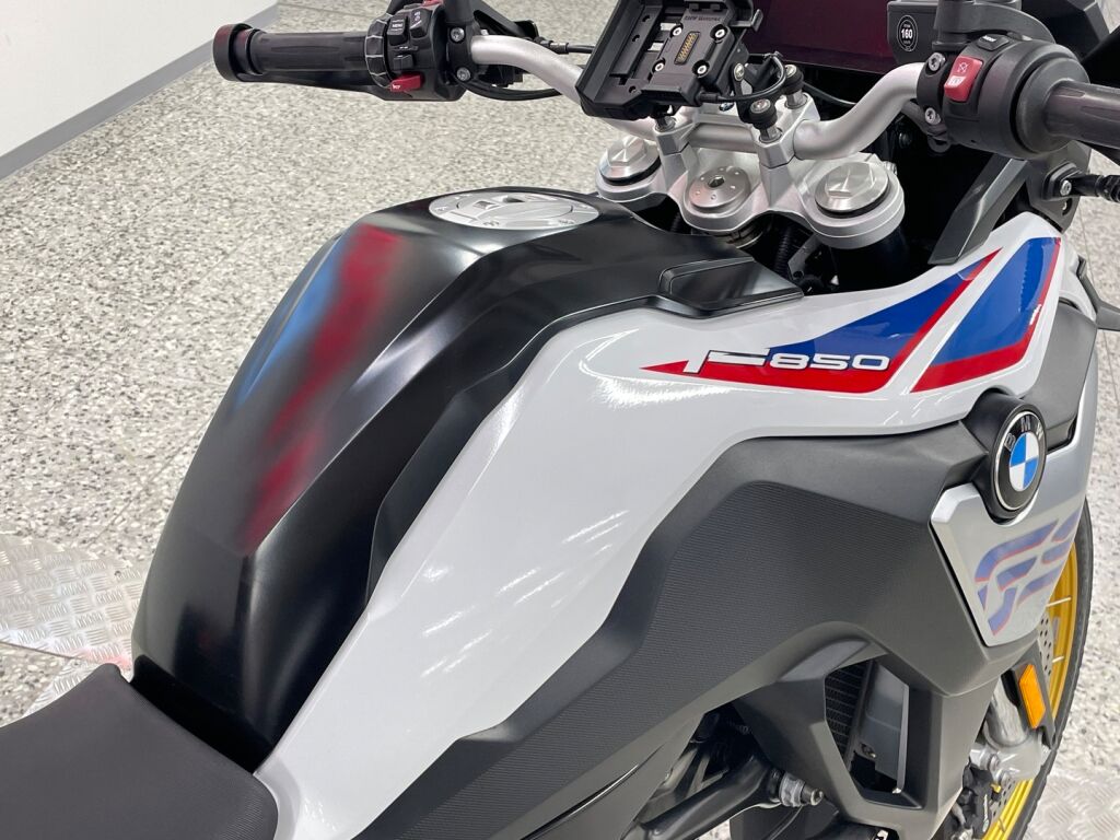 BMW F 2020 Valkoinen