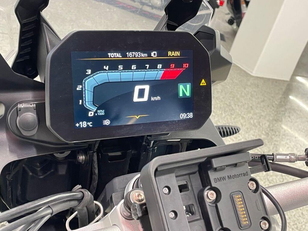 BMW F 2020 Valkoinen