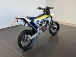 Husqvarna 701 2016 moniväri