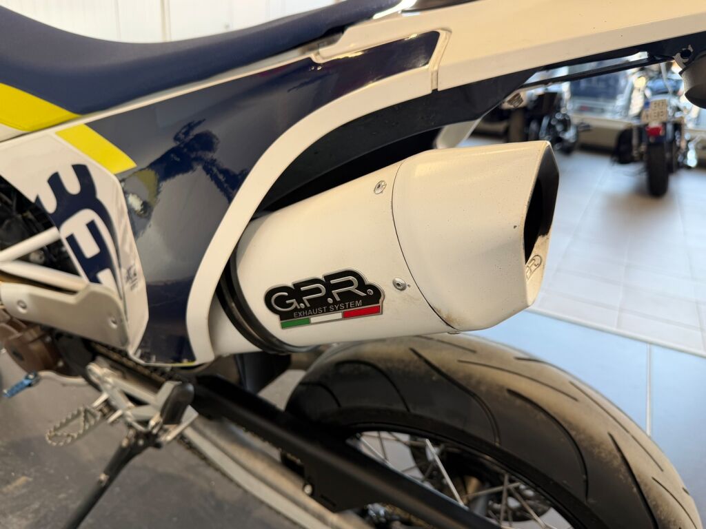 Husqvarna 701 2016 moniväri