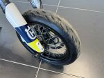 Husqvarna 701 2016 moniväri