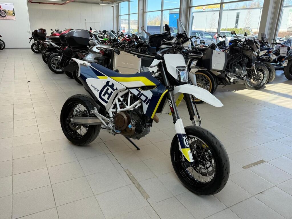 Husqvarna 701 2016 moniväri
