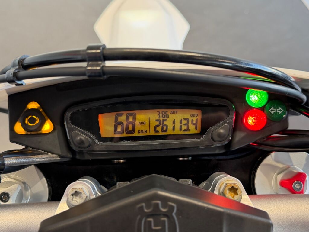 Husqvarna 701 2016 moniväri