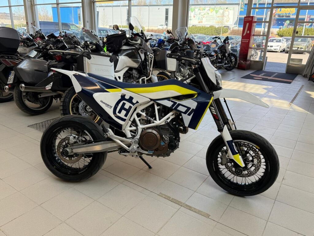 Husqvarna 701 2016 moniväri