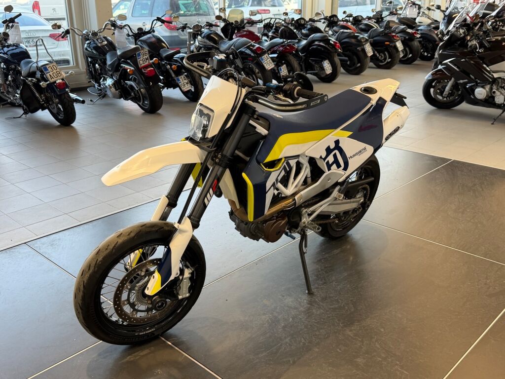 Husqvarna 701 2016 moniväri