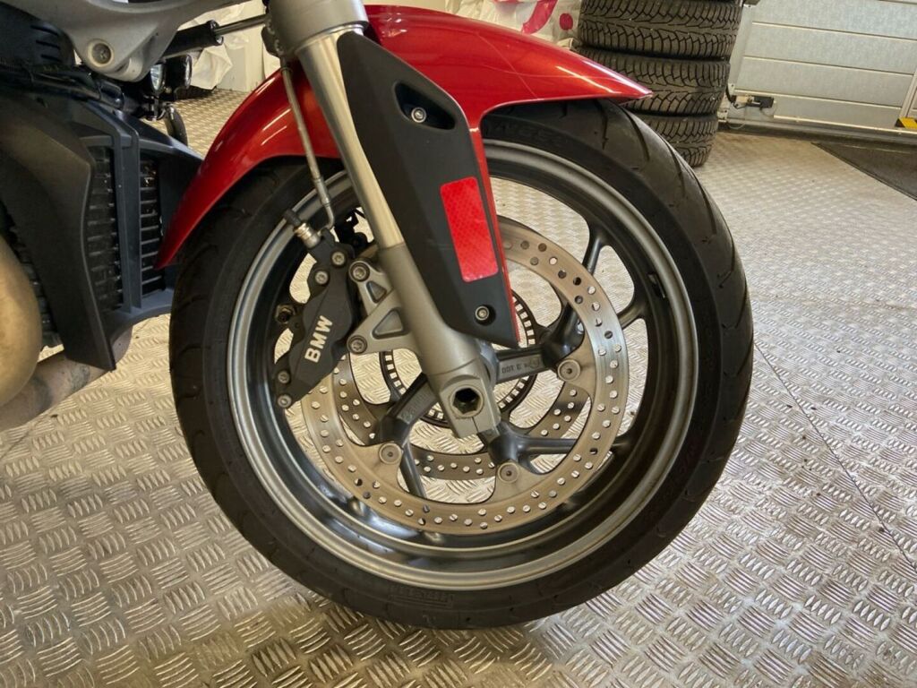 BMW R 2011 Punainen