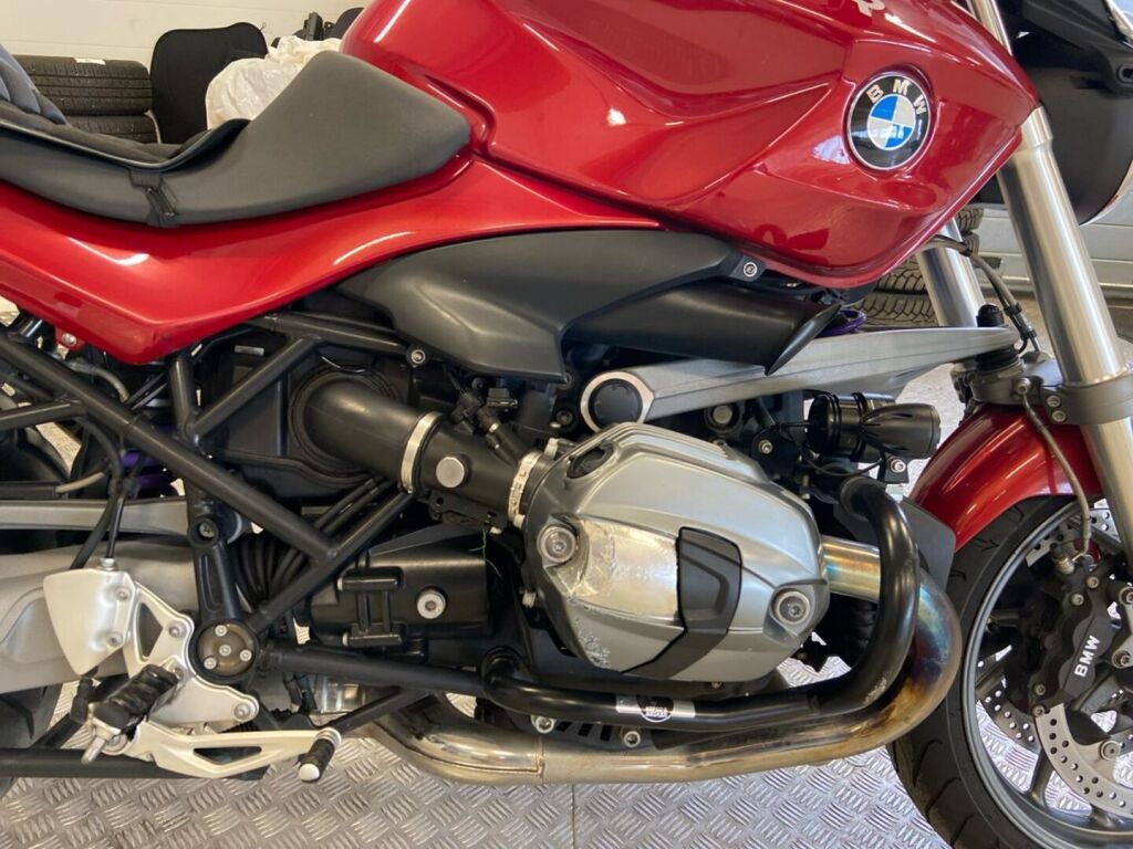 BMW R 2011 Punainen