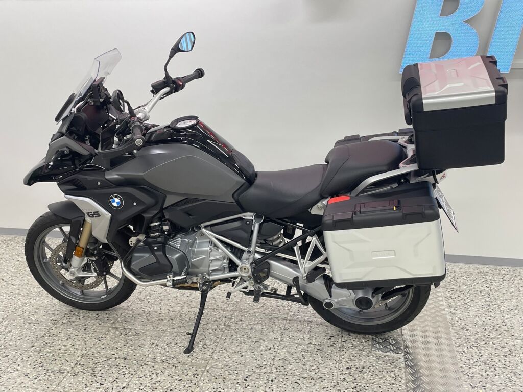 BMW R 2019 Musta