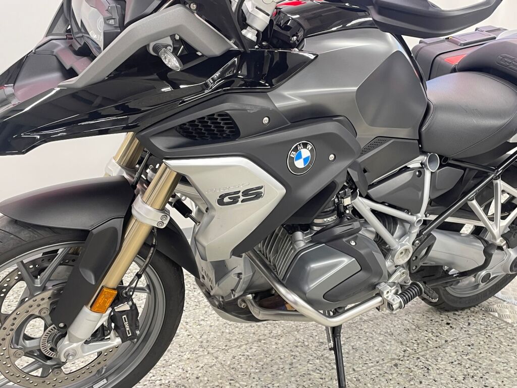 BMW R 2019 Musta