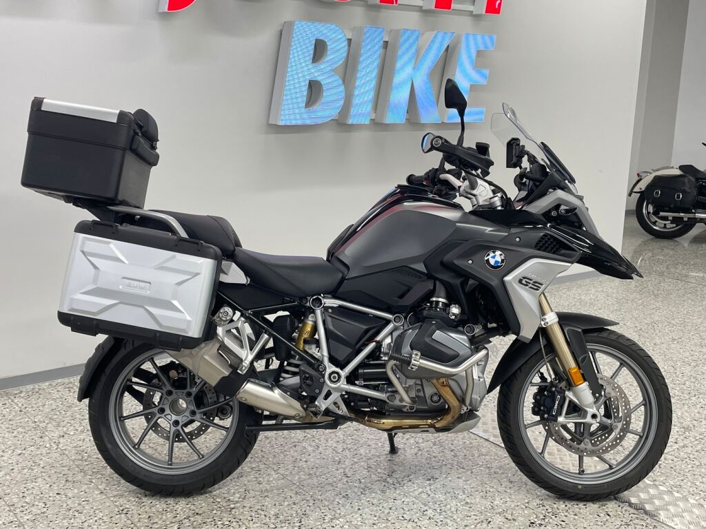 BMW R 2019 Musta