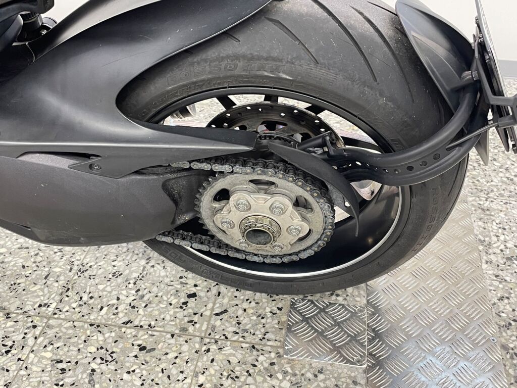 Ducati DIAVEL 2014 Musta